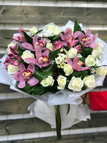 Букет цветов из: Розы и Хризантемы в Первоавгустовском