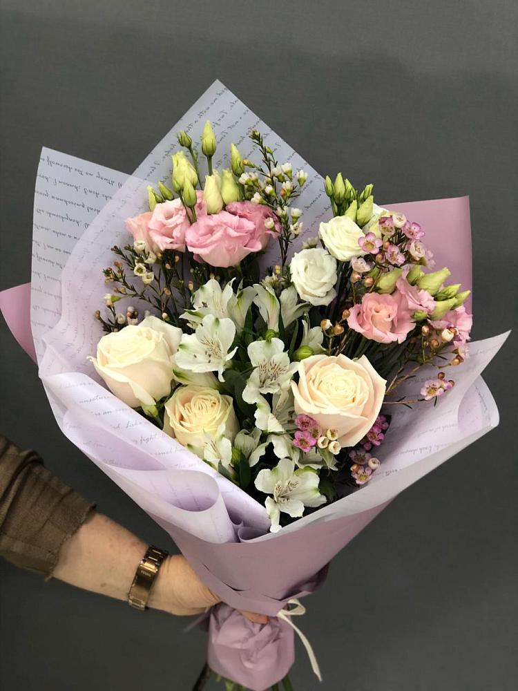 Букет цветов из: Альстромерии, Розы и Лизиантусы в Первоавгустовском