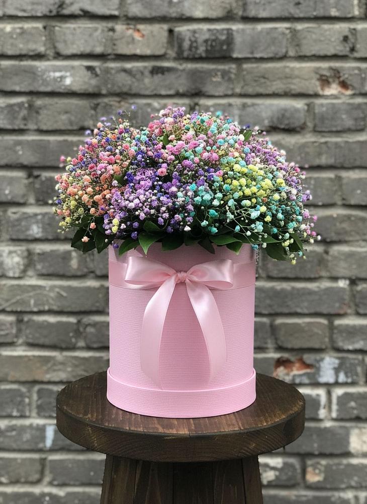 Цветочная композиция из Гипсофила и Розы в шляпной коробке в Первоавгустовском