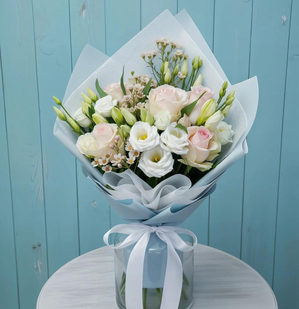 Букет цветов из: Розы и Лизиантусы в Первоавгустовском