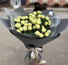 Букет Белые кустовые розы Солинеро в Первоавгустовском