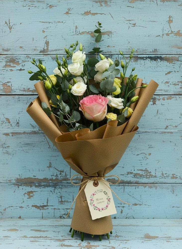 Букет цветов из: Розы и Лизиантусы в Первоавгустовском