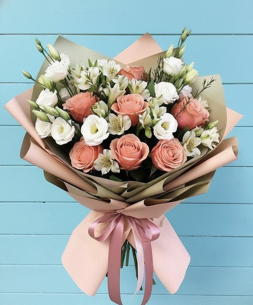 Букет цветов из: Розы, Альстромерии и Лизиантусы в Первоавгустовском