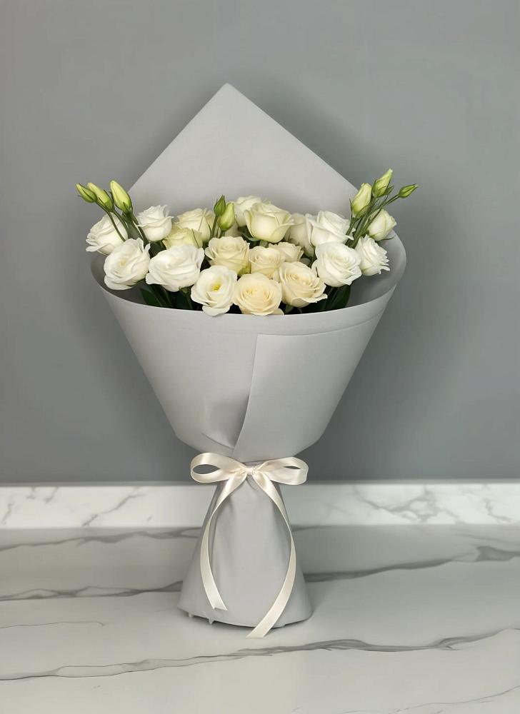 Букет цветов из: Розы и Лизиантусы в Первоавгустовском