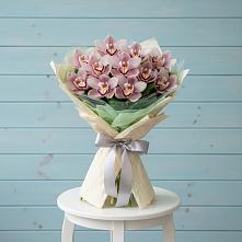 Букет цветов из:  Орхидеи и Розы #REPLACE_PRED# Первоавгустовском