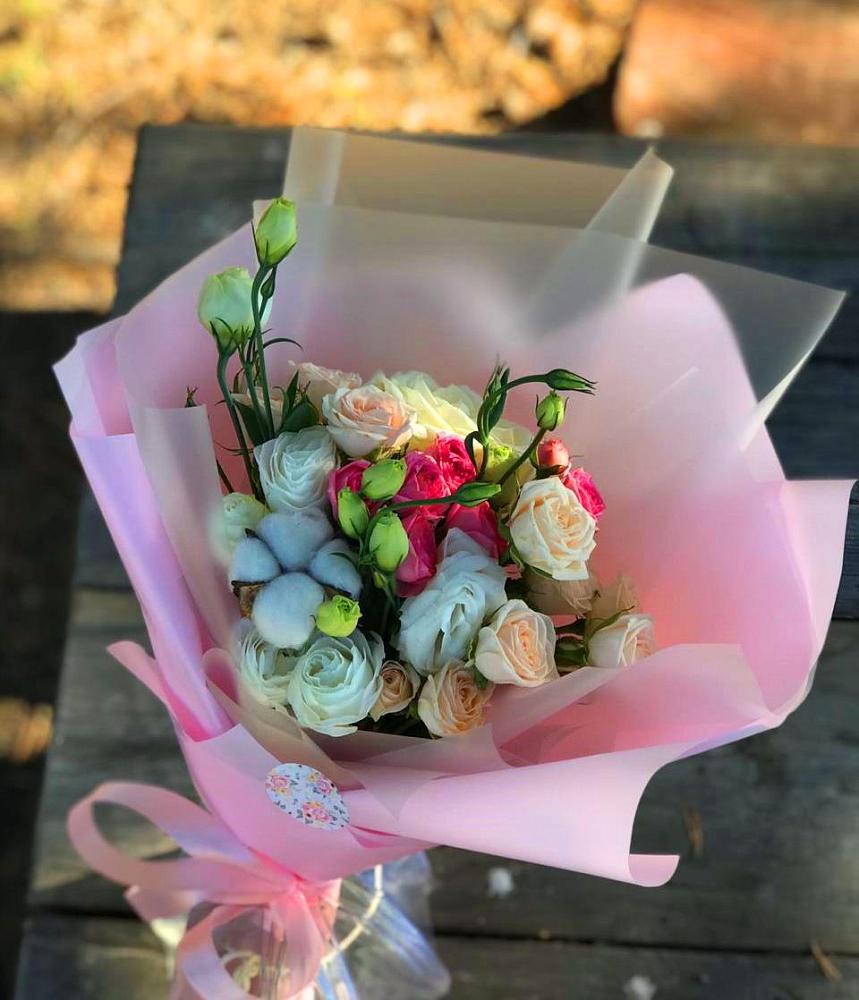 Букет цветов из: Розы и Лизиантусы в Первоавгустовском