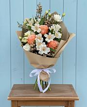 Букет цветов из:  Альстромерии, Лизиантусы, Розы и Хризантемы в Первоавгустовском