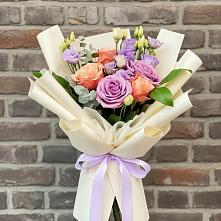 Букет цветов из:  Лизиантусы и Розы в Первоавгустовском