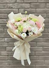 Букет цветов из:  Гвоздики, Розы, Лизиантусы и Хризантемы #REPLACE_PRED# Первоавгустовском