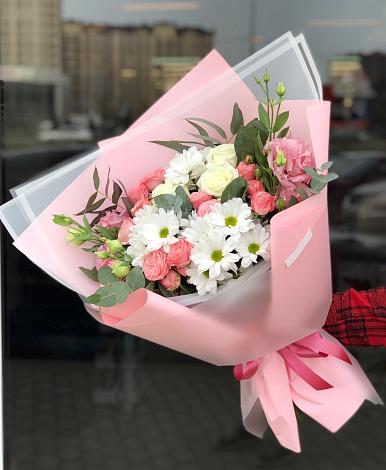 Букет цветов из: Розы, Лизиантусы и Хризантемы в Первоавгустовском